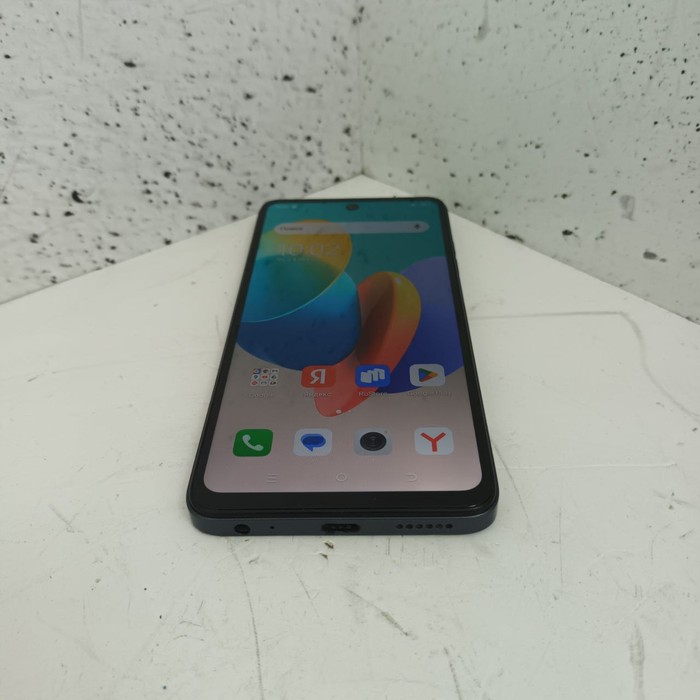 Смартфон Tecno Spark Go 2024 4/64 Черный