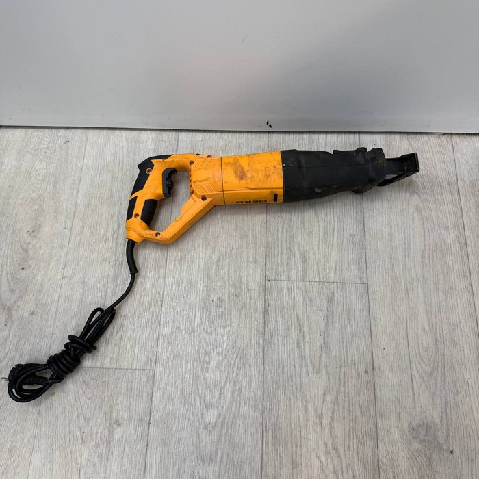 Сабельная пила Deko DKRS1300