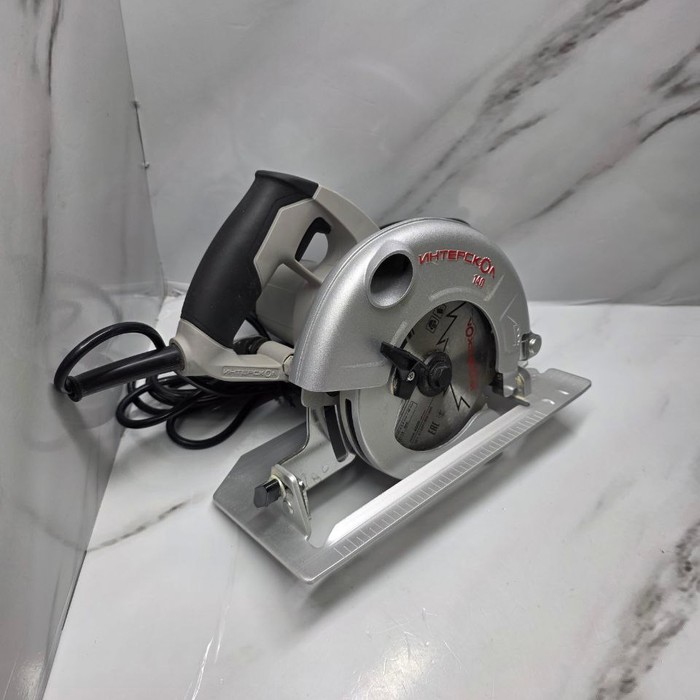 Дисковая пила Интерскол ДП-140/800