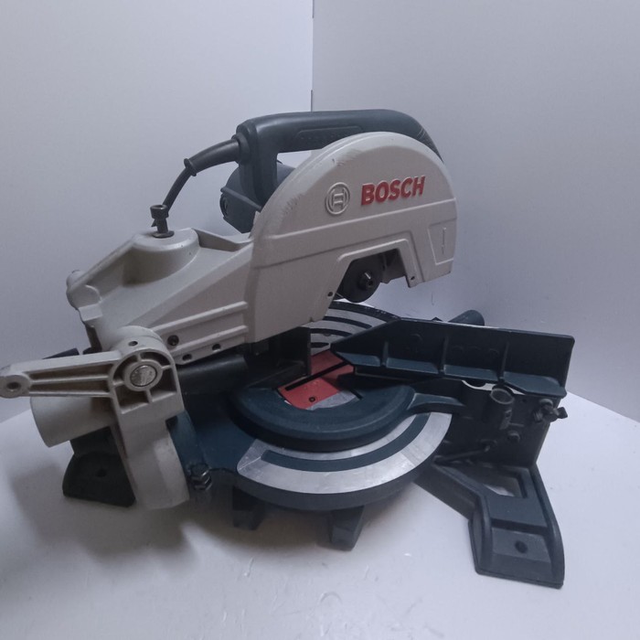 Торцовочная пила Bosch GCM 10 MX