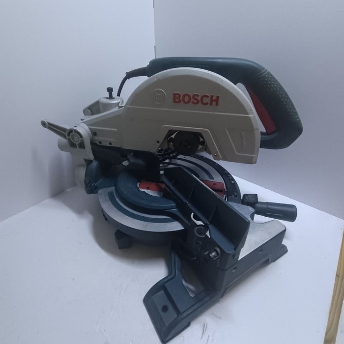 Торцовочная пила Bosch GCM 10 MX