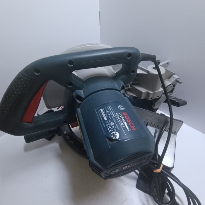 Торцовочная пила Bosch GCM 10 MX