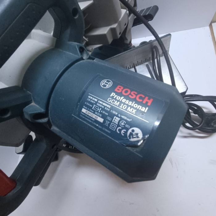 Торцовочная пила Bosch GCM 10 MX