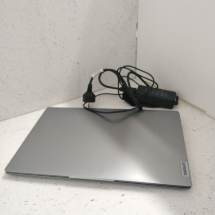 Ноутбук Lenovo IdeaPad Slim 3 15ABR8