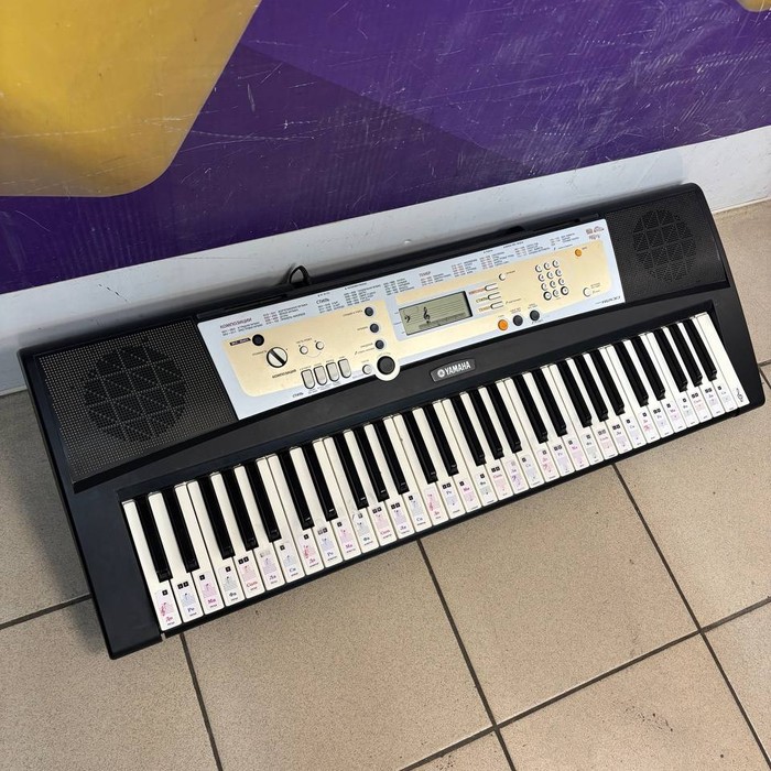 Синтезатор YAMAHA PSR-R200