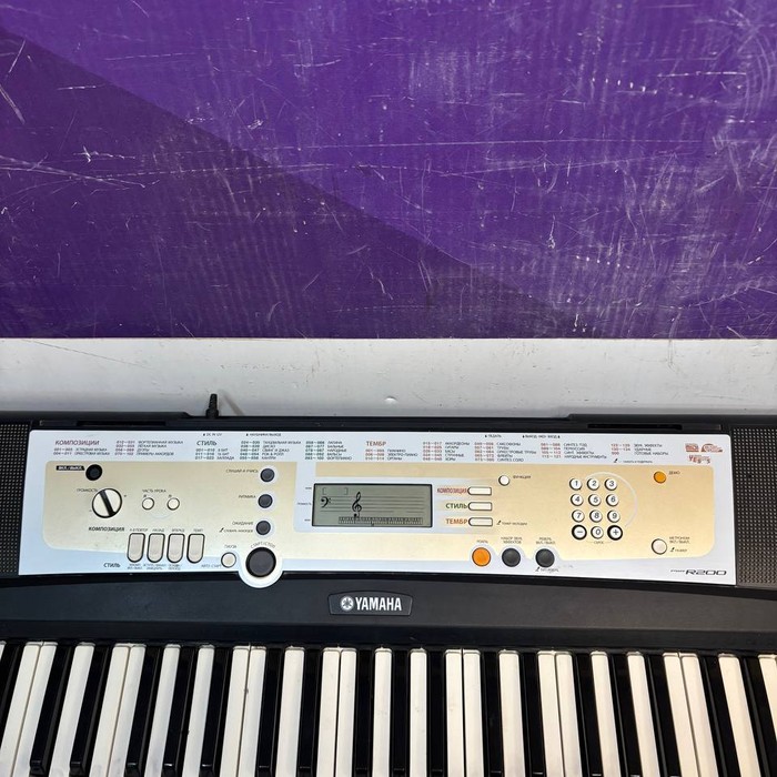 Синтезатор YAMAHA PSR-R200