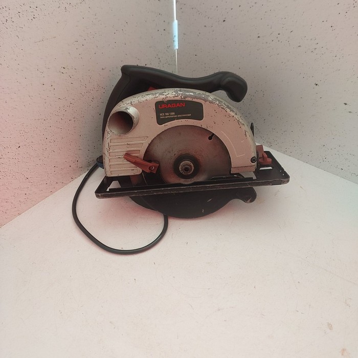 Циркулярная пила Uragan HCS 165 1300