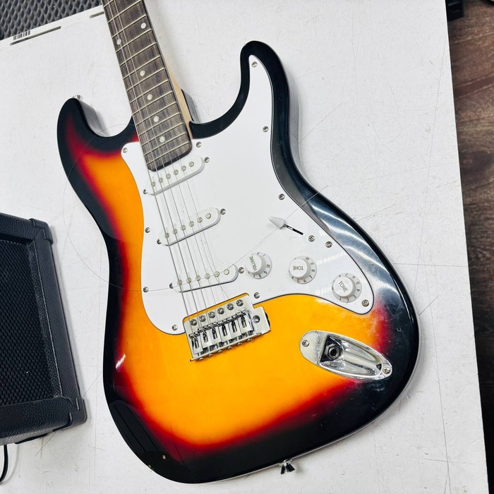 Гитара Rocket ST-01/Sb + комбоусилитель Rocket GA-10