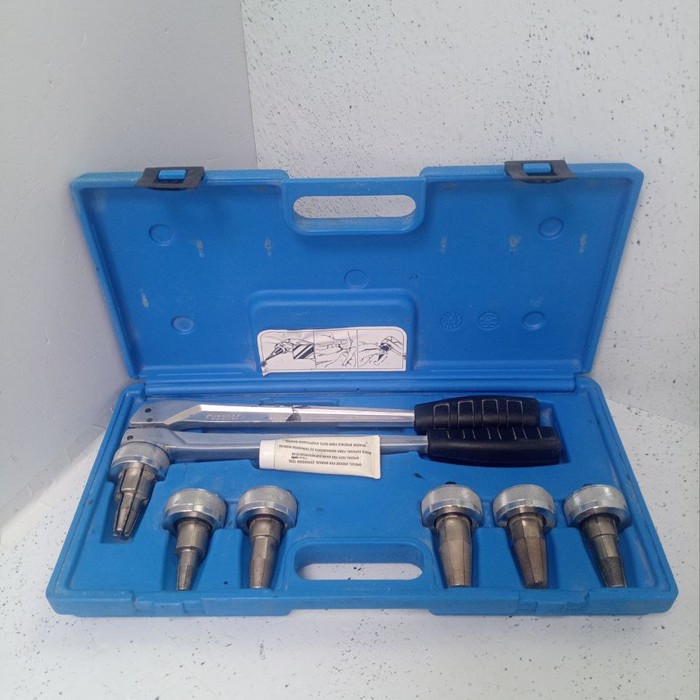 Набор инструментов (малый) Uponor Q&E в комплекте с 6-ю головками