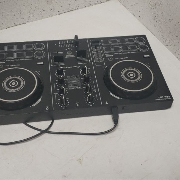 Микшерный пульт Pioneer DDJ-200