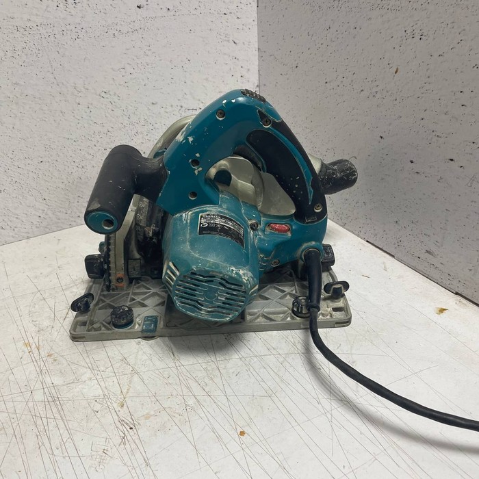 Дисковая пила Makita SP6000