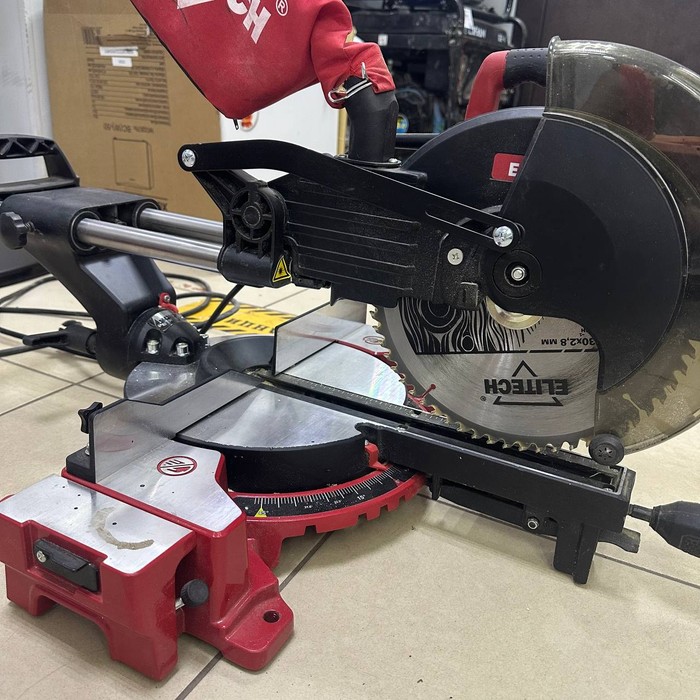 Торцовочная пила Elitech ПТ 1825К Е2006.001.00