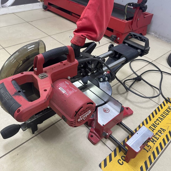 Торцовочная пила Elitech ПТ 1825К Е2006.001.00