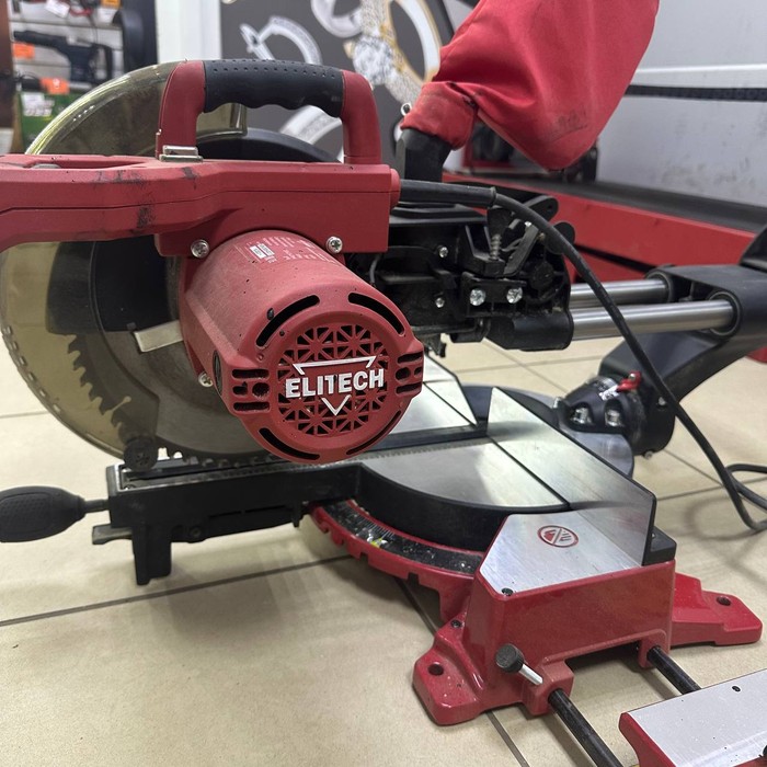 Торцовочная пила Elitech ПТ 1825К Е2006.001.00