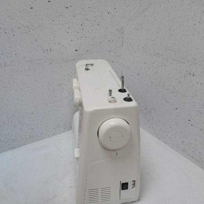 Швейная машина Janome AMI 15