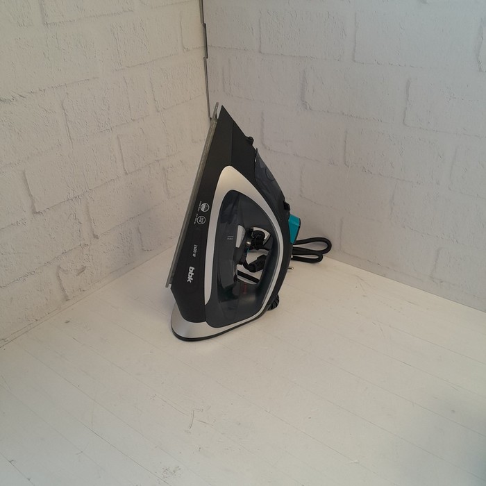 Утюг BBK ISE-2405