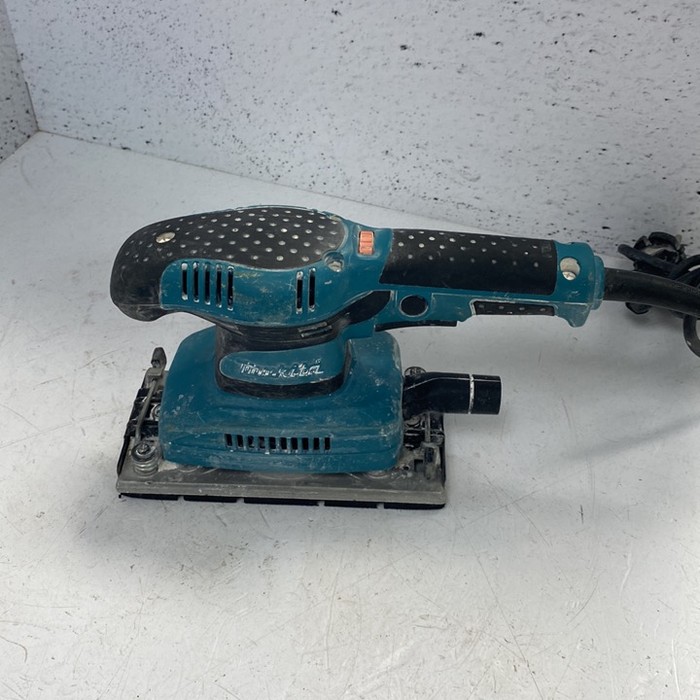 Шлифмашина Makita BO3711