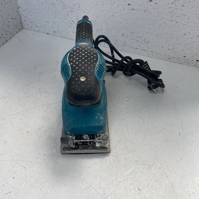 Шлифмашина Makita BO3711