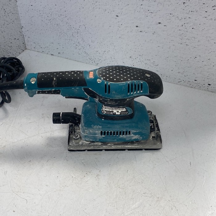 Шлифмашина Makita BO3711