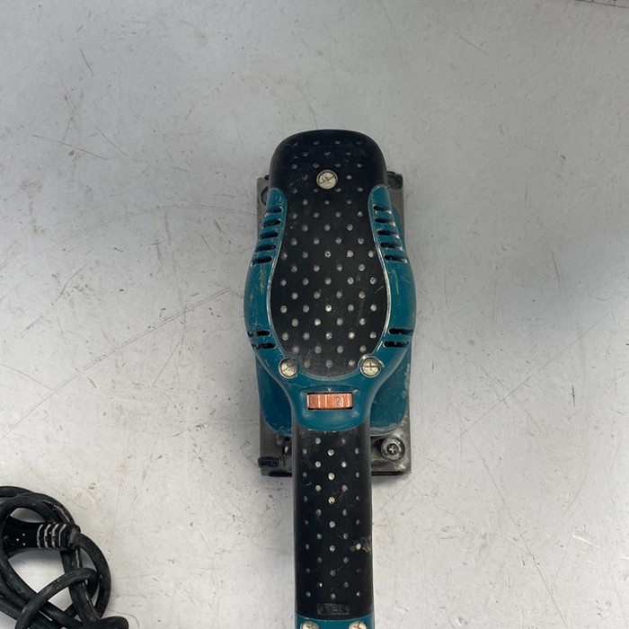 Шлифмашина Makita BO3711