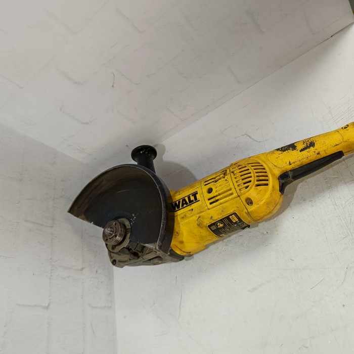 Болгарка DeWalt DWE492S KS
