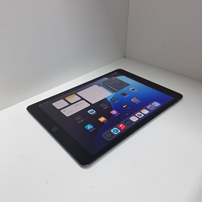 Планшет Apple iPad (9 поколение) 10.2 Wi-Fi 3/64 Серый