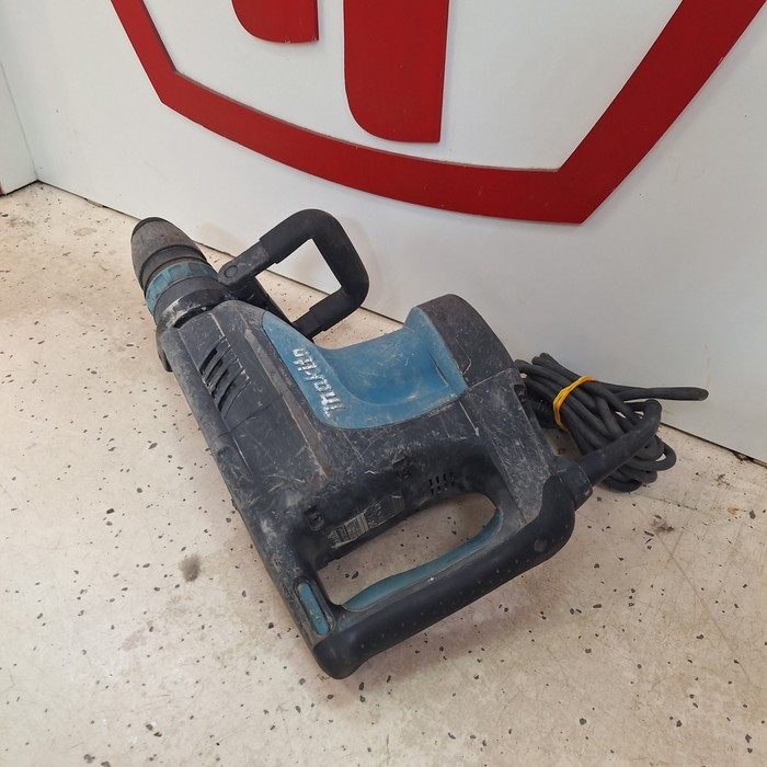 Отбойный молоток Makita Hm1213c