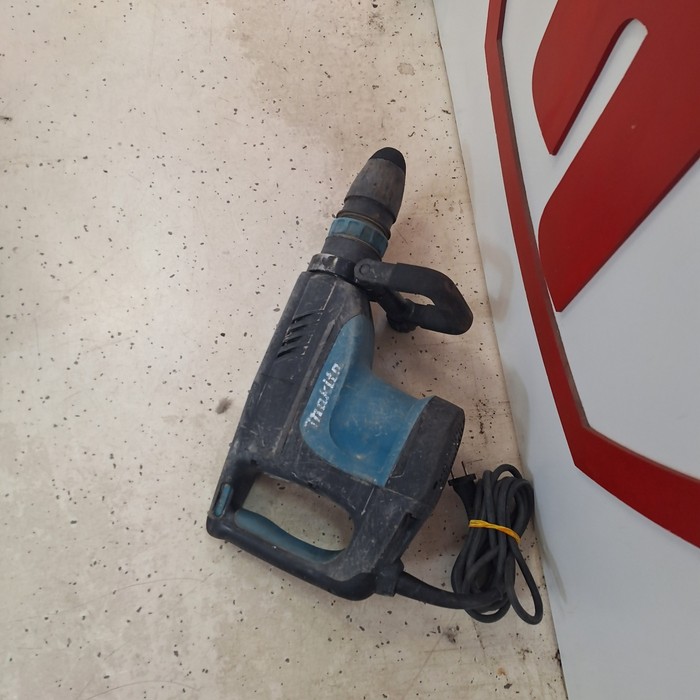 Отбойный молоток Makita Hm1213c