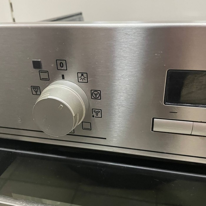 Духовой шкаф Electrolux ezb53400ax