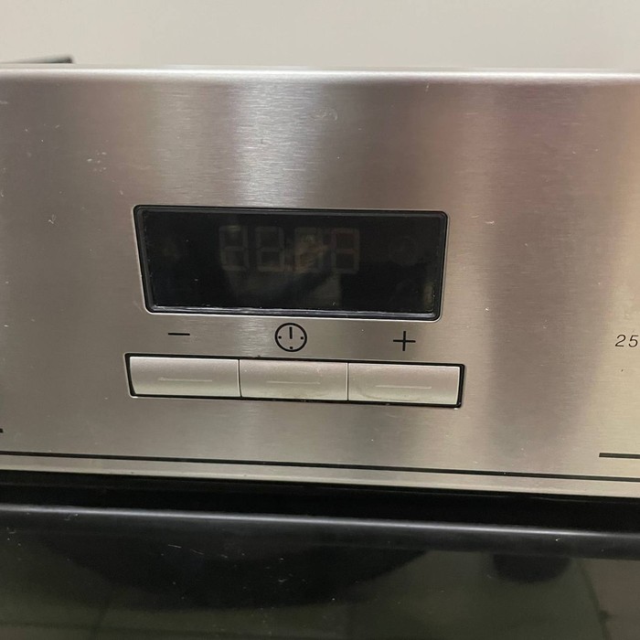 Духовой шкаф Electrolux ezb53400ax