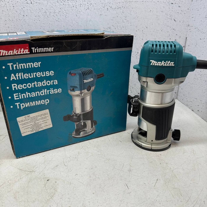 Фрезер Makita RT0702C