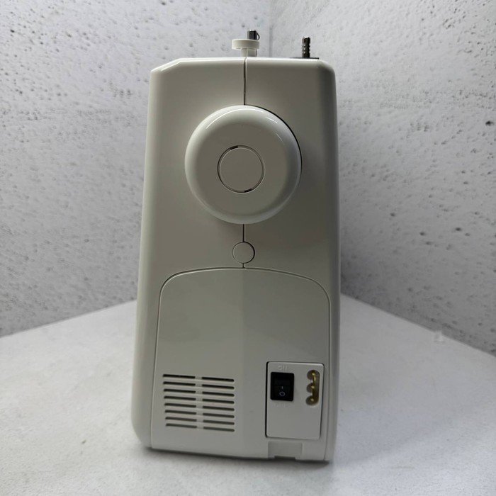 Швейная машина Janome 1543