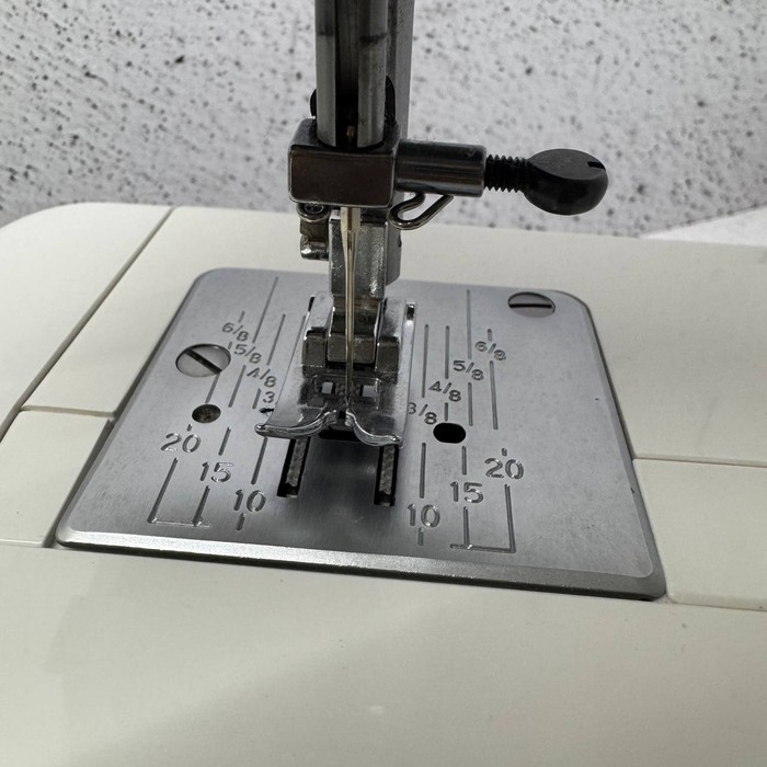 Швейная машина Janome 1543