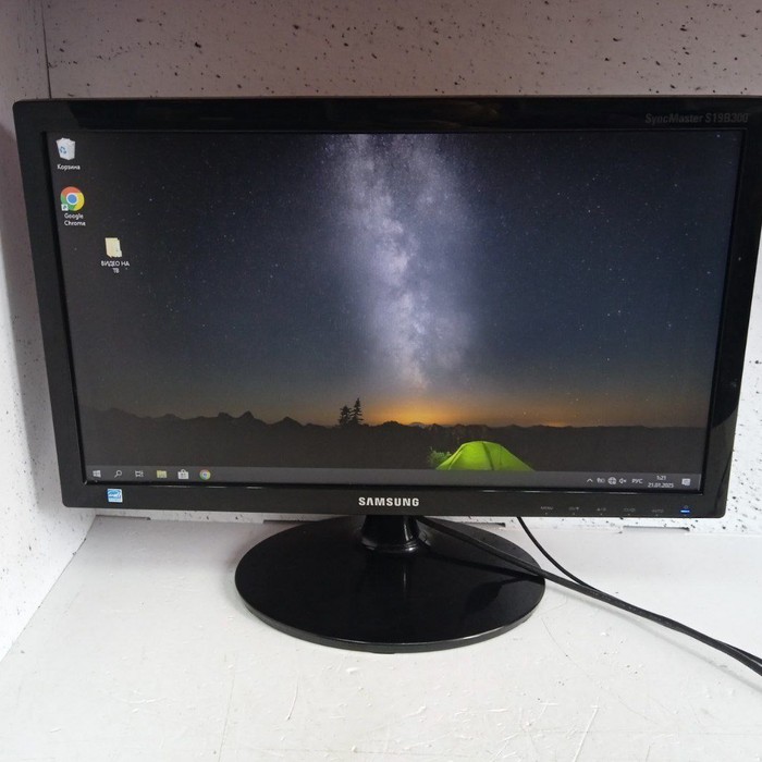 Монитор Samsung S19B300N