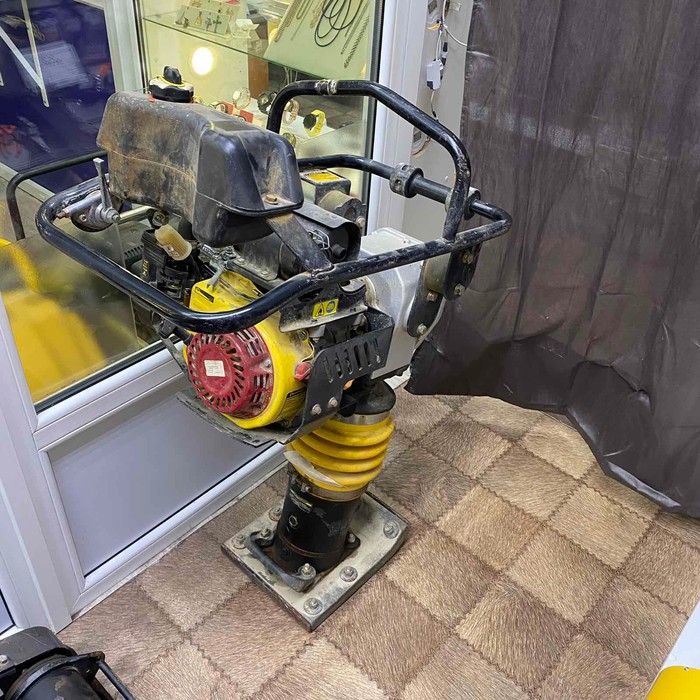 Вибромашина Champion TR72