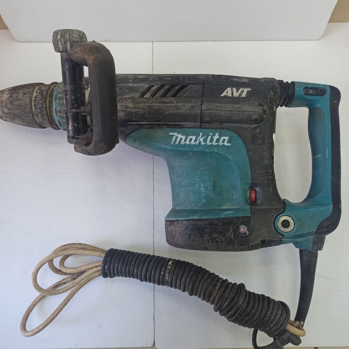 Отбойный молоток Makita Hm1213c