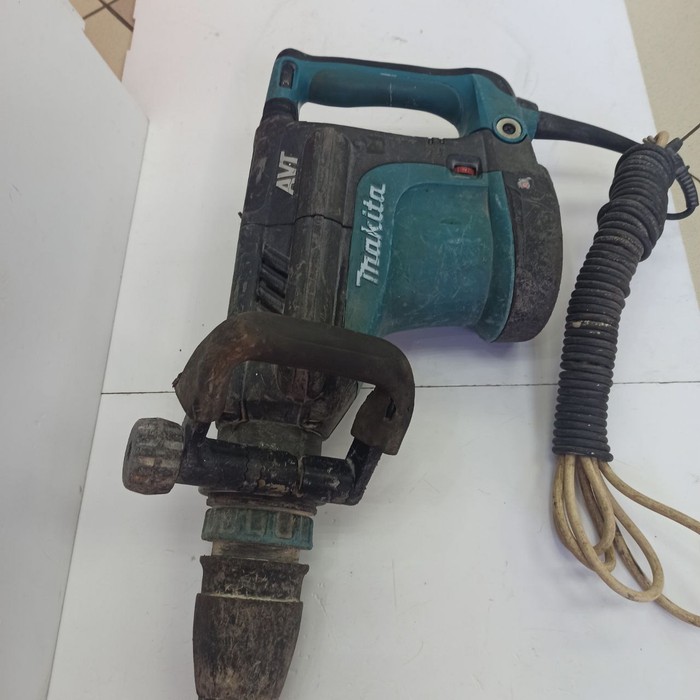 Отбойный молоток Makita Hm1213c