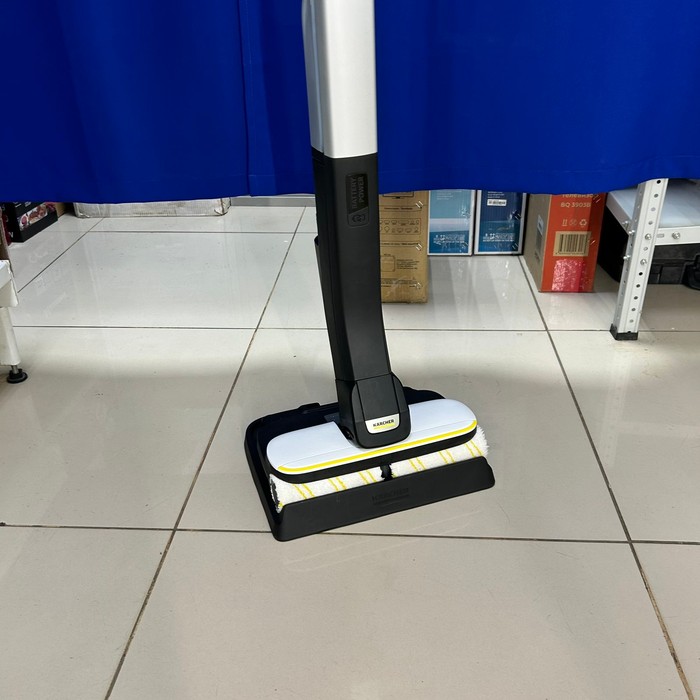 Вертикальный пылесос KARCHER FC 4-4