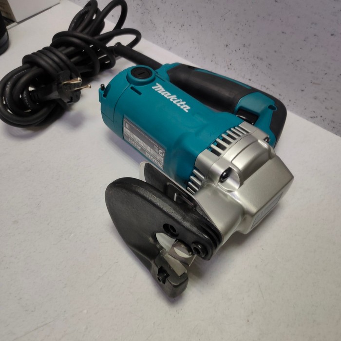 Электроножницы Makita JS3201J