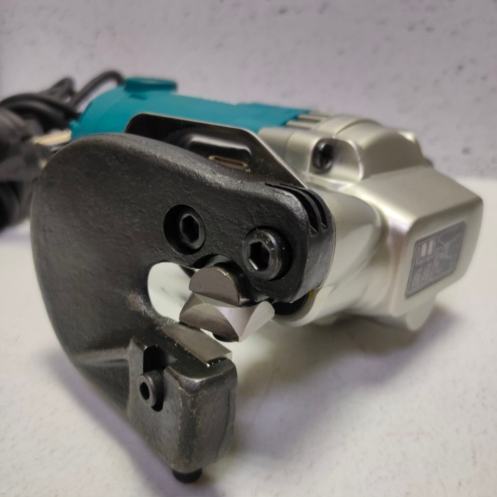 Электроножницы Makita JS3201J