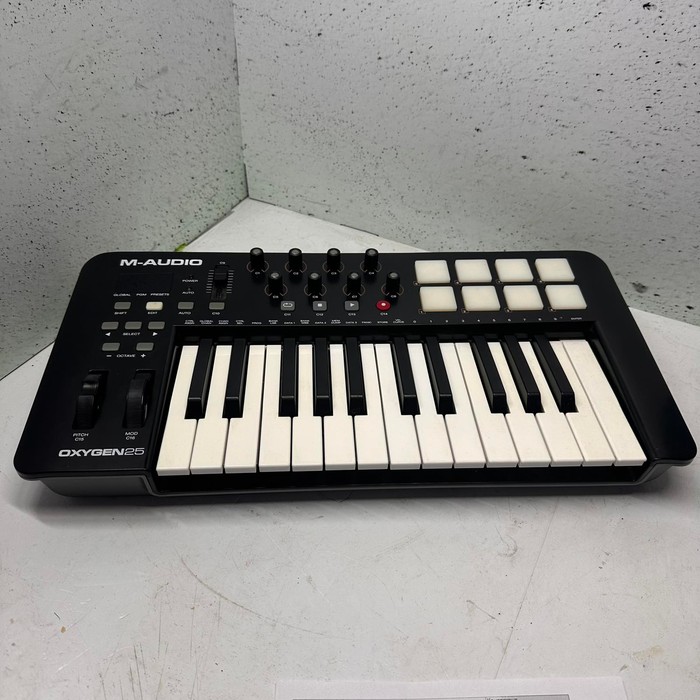 Синтезатор MIDI M-Audio Oxygen 25 MKV  ВЕРНО Синтезатор MIDI M-Audio Oxygen 25 MKV