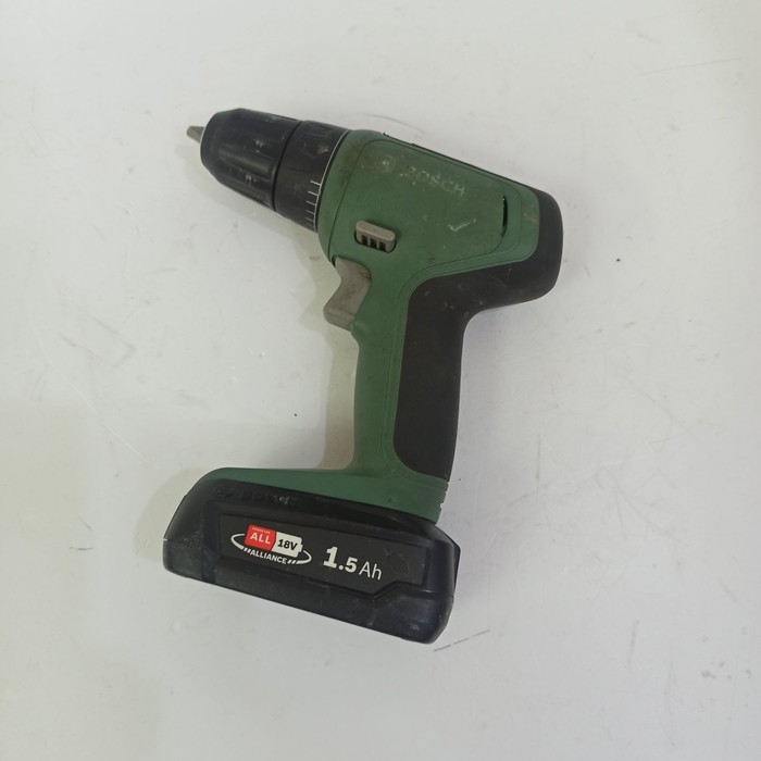 Шуруповерт Bosch UniversalDrill 18