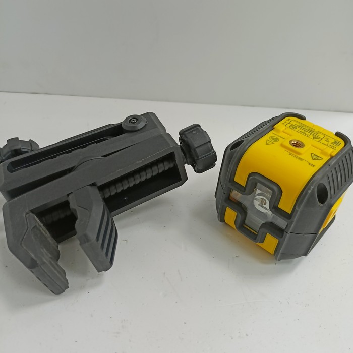 Лазерный уровень Stanley Cross 90