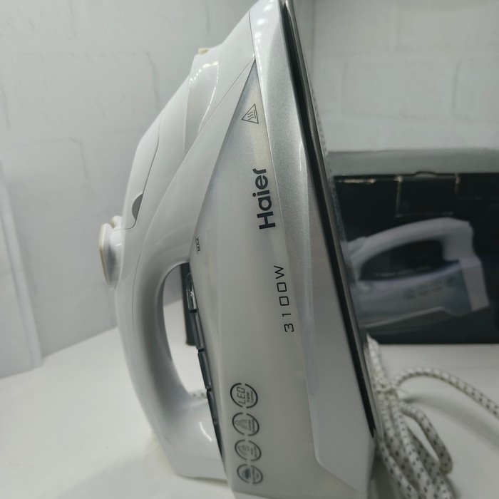 Утюг Haier HI-600