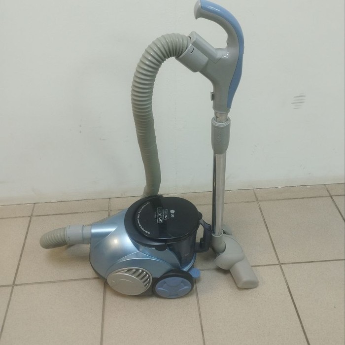 Напольный пылесос LG V-C7145HT