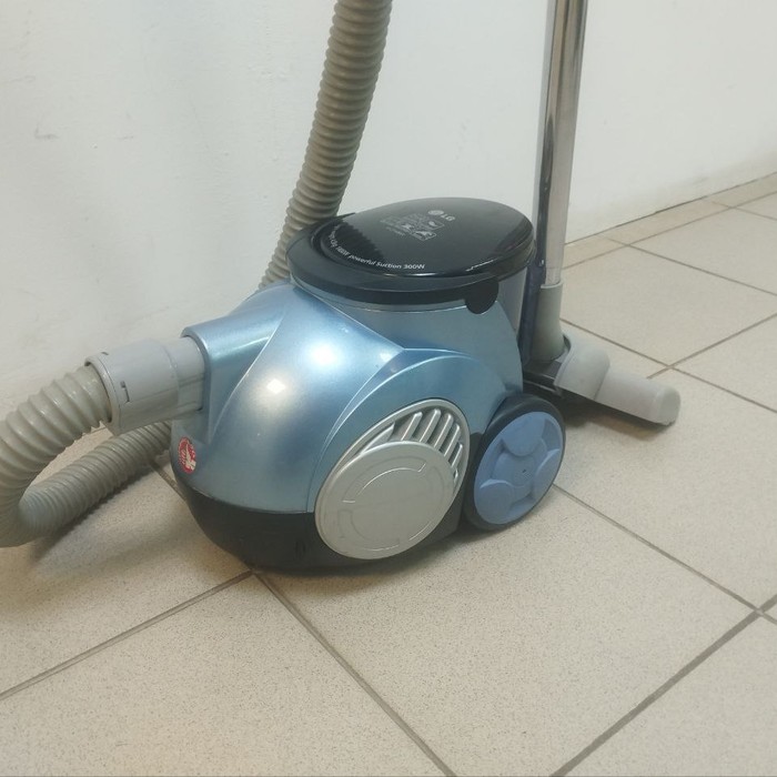 Напольный пылесос LG V-C7145HT