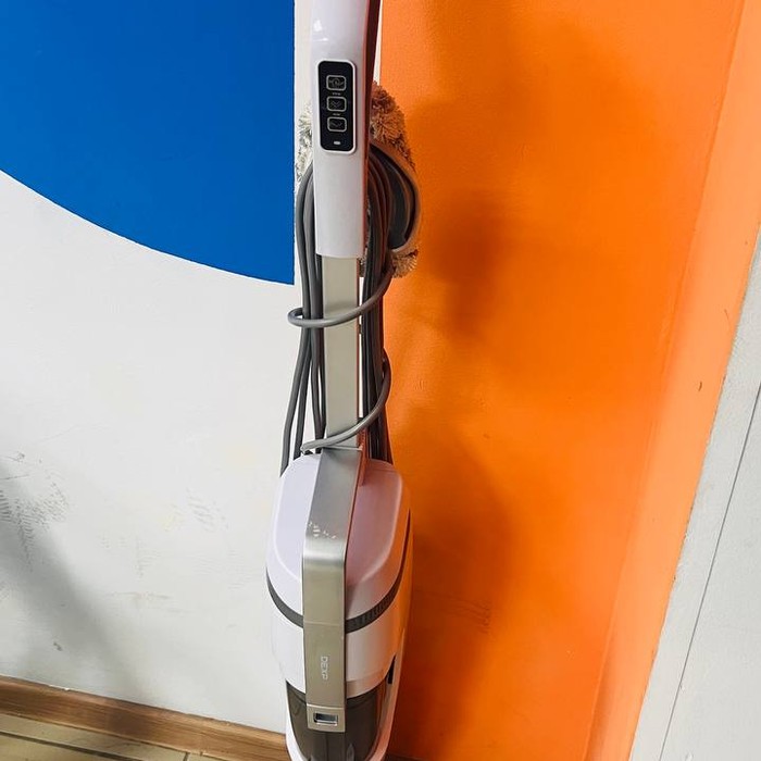 Вертикальный пылесос DEXP SVC-1600