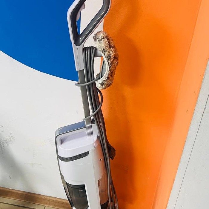 Вертикальный пылесос DEXP SVC-1600