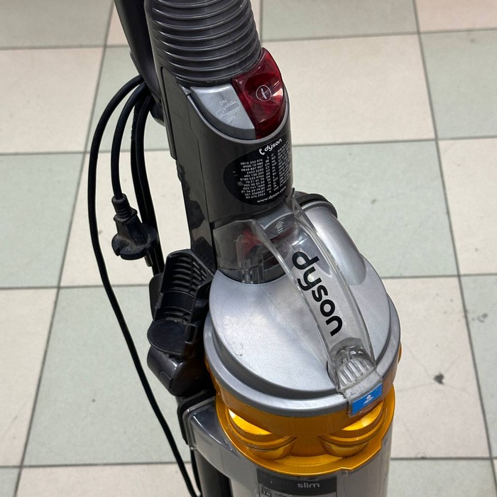 Вертикальный пылесос Dyson DC18 slim