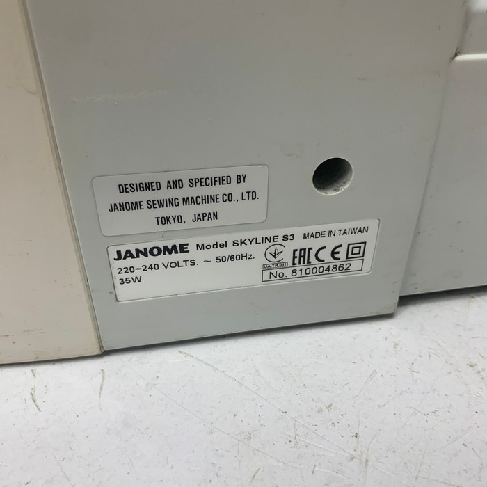 Швейная машина Janome Skyline S3